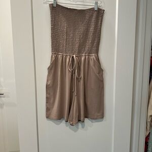 Stylish Tan Romper with Pockets